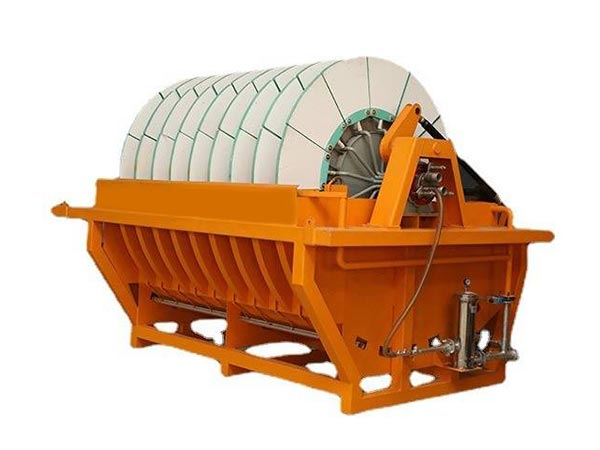 Análisis de la relación entre la eficiencia de filtración y la tasa de filtración en los filtros cerámicos de vacío